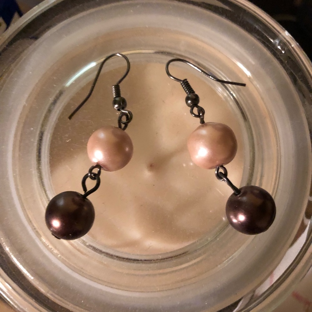 Dangling earrings, pierced